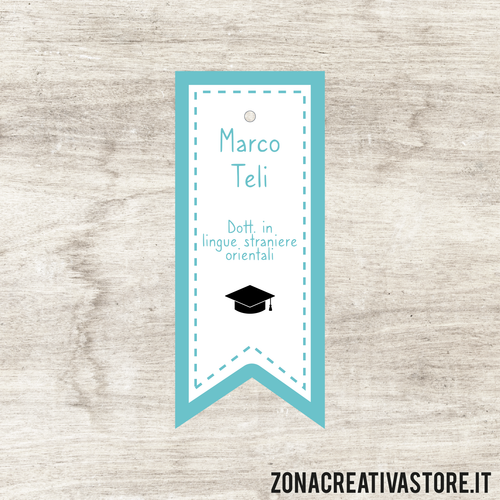 TAG IN CARTONCINO A FORMA DI BANDIERA PER LAUREA DISPONIBILI IN 3 COLORI DIVERSI - MISURA H. 5x2 CM. Cod. LA001
