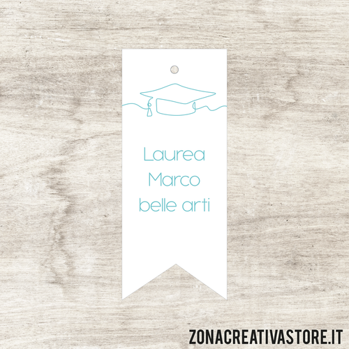 TAG IN CARTONCINO A FORMA DI BANDIERA PER LAUREA DISPONIBILI IN 3 COLORI DIVERSI - MISURA H. 5x2 CM. Cod. LA002