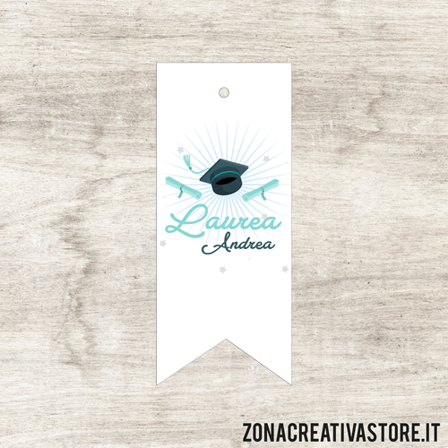 TAG IN CARTONCINO A FORMA DI BANDIERA PER LAUREA DISPONIBILI IN 3 COLORI DIVERSI - MISURA H. 5x2 CM. Cod. LA003