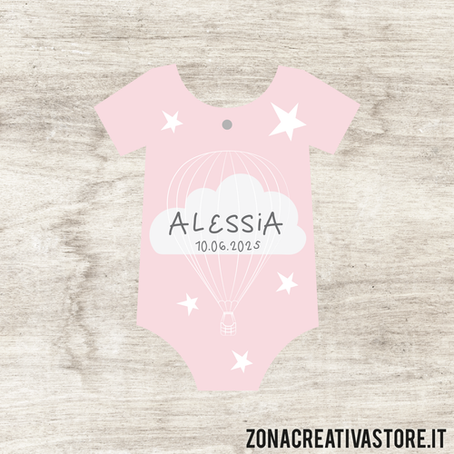 TAG A FORMA DI BODY BATTESIMO DISPONIBILI IN 3 COLORI: ROSA, AZZURRO E AVORIO - MISURA H. 4,6x3,8 CM. Cod. BA003