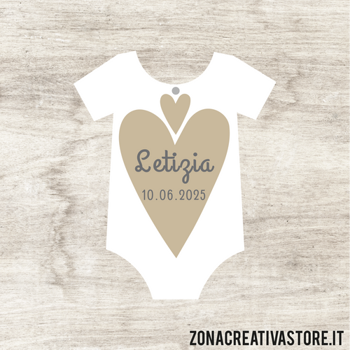 TAG A FORMA DI BODY BATTESIMO DISPONIBILI IN 3 COLORI: ROSA, AZZURRO E AVORIO - MISURA H. 4,6x3,8 CM. Cod. BA006