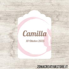 Carica l&#39;immagine nel visualizzatore di Gallery, ADESIVI A FORMA DI TAG CLASSICO PER BATTESIMO DISPONIBILI IN 3 COLORI: ROSA, AZZURRO E AVORIO - MISURA H. 4,3x3 CM. Cod. BA011