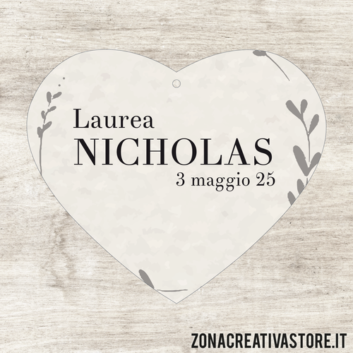 TAG A FORMA DI CUORE PER LAUREA DISPONIBILI IN 3 COLORI DIVERSI - MISURA H. 4,1x4,8 CM. Cod. LA004