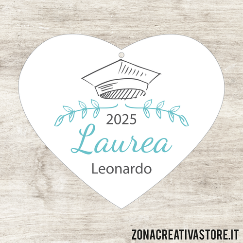 TAG A FORMA DI CUORE PER LAUREA DISPONIBILI IN 3 COLORI DIVERSI - MISURA H. 4,1x4,8 CM. Cod. LA005