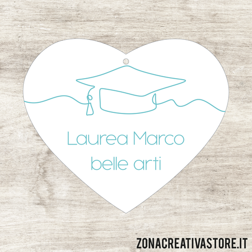 TAG A FORMA DI CUORE PER LAUREA DISPONIBILI IN 3 COLORI DIVERSI - MISURA H. 4,1x4,8 CM. Cod. LA002