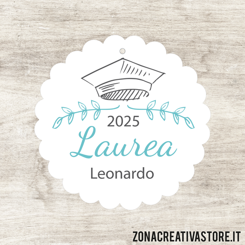 TAG IN CARTONCINO A FORMA DI FIORE TONDO PER LAUREA DISPONIBILI IN 3 COLORI DIVERSI - MISURA DIAMETRO 3,7 CM. Cod. LA005