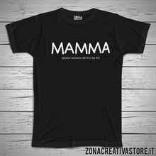 Carica l&#39;immagine nel visualizzatore di Gallery, T-shirt per la festa della mamma MAMMA GIUDICE
