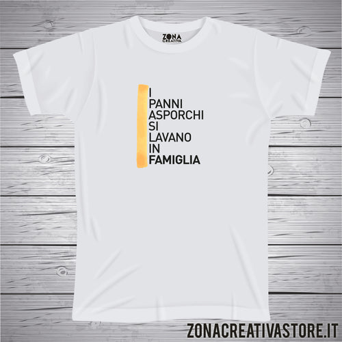 T-shirt luoghi comuni I PANNI SPORCHI SI LAVANO IN FAMIGLIA