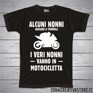 T-shirt con frasi sui nonni ALCUNI NONNI GIOCANO A TOMBOLA I VERI NONNI VANNO IN MOTOCICLETTA MOTO DA STRADA