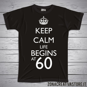T-shirt per festa di compleanno KEEP CALM LIFE BEGINS AT 60