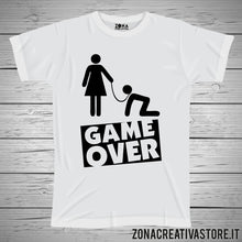 Carica l&#39;immagine nel visualizzatore di Gallery, T-shirt addio al celibato e nubilato GAME OVER
