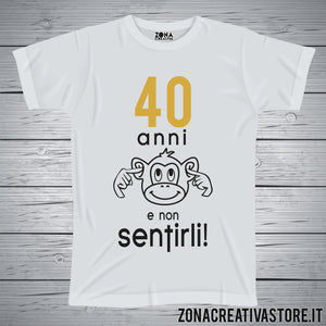 T-shirt per festa di compleanno 40 ANNI E NON SENTIRLI SCIMMIA