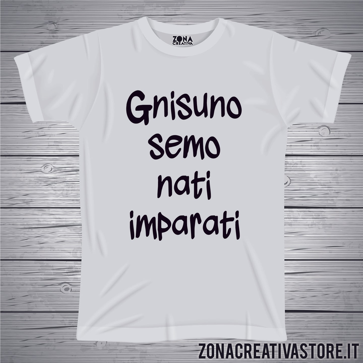 T-shirt divertente con frase in dialetto romano NISCUNO SEMO NATI IMPARATI