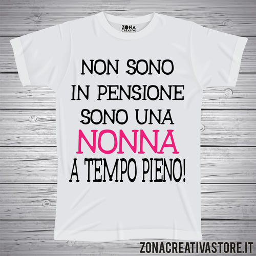 T-shirt NON SONO IN PENSIONE SONO UNA NONNA A TEMPO PIENO