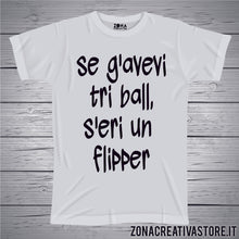 Carica l&#39;immagine nel visualizzatore di Gallery, T-shirt divertente con frase in dialetto milanese SE G&#39;AVEVI TRI BALL S&#39;ERI UN FLITTER