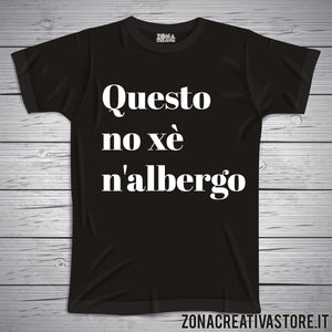 T-shirt divertente con frase in dialetto veneto QUESTO NO XE' N'ALBERGO