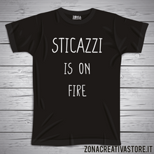 Carica l&#39;immagine nel visualizzatore di Gallery, T-shirt STICAZZI IS ON FIRE