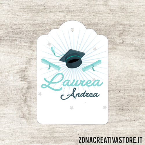 TAG A FORMA DI TAG CLASSICO PER LAUREA DISPONIBILI IN 3 COLORI DIVERSI - MISURA H. 4,3x3 CM. Cod. LA003